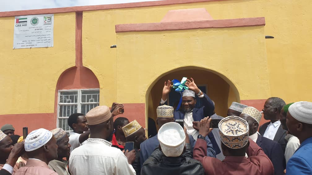 MAM hands over to government administration, classroom blocks for School