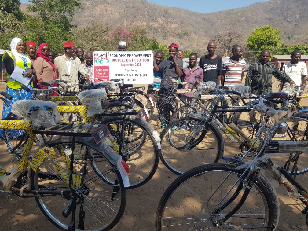 Second Deputy Speaker Distributes Bicycles to Sheikhs, Businesspersons