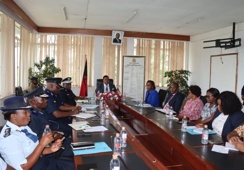 SECURITY AGENCY OFFICIALS BEING ADDRESSED BY HOMELAND SECURITY MINISTER