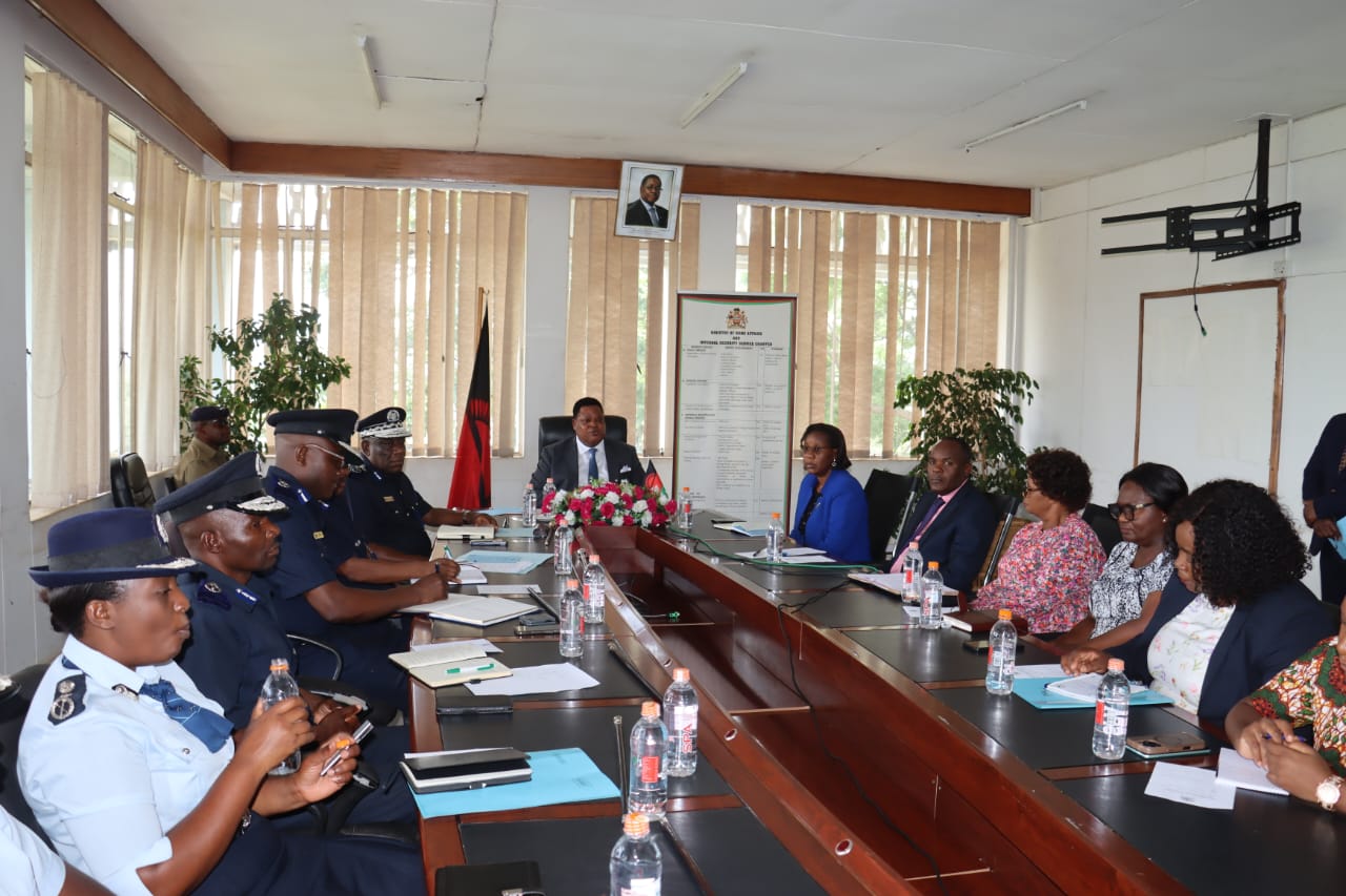 SECURITY AGENCY OFFICIALS BEING ADDRESSED BY HOMELAND SECURITY MINISTER